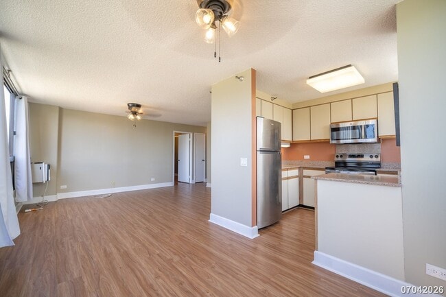 Building Photo - Available now!  2br/2ba/1pkg Condo in Royal Capitol Plaza in Kakaako
