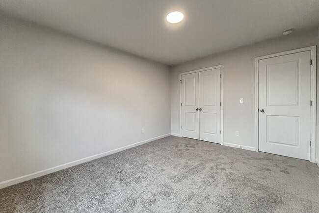 Building Photo - 327 Hamilton Pointe Dr