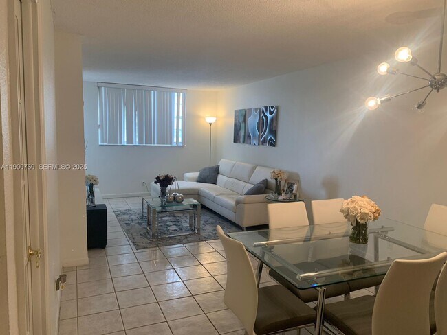 Building Photo - 2903 N Miami Beach Blvd