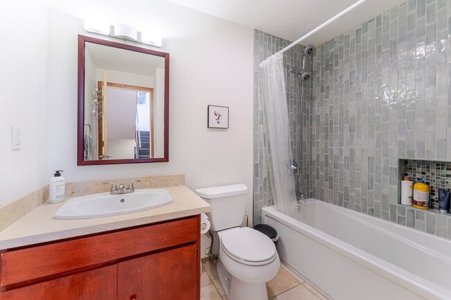 Building Photo - Amazing Custom Home