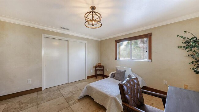 Building Photo - 4216 Plumosa Terrace