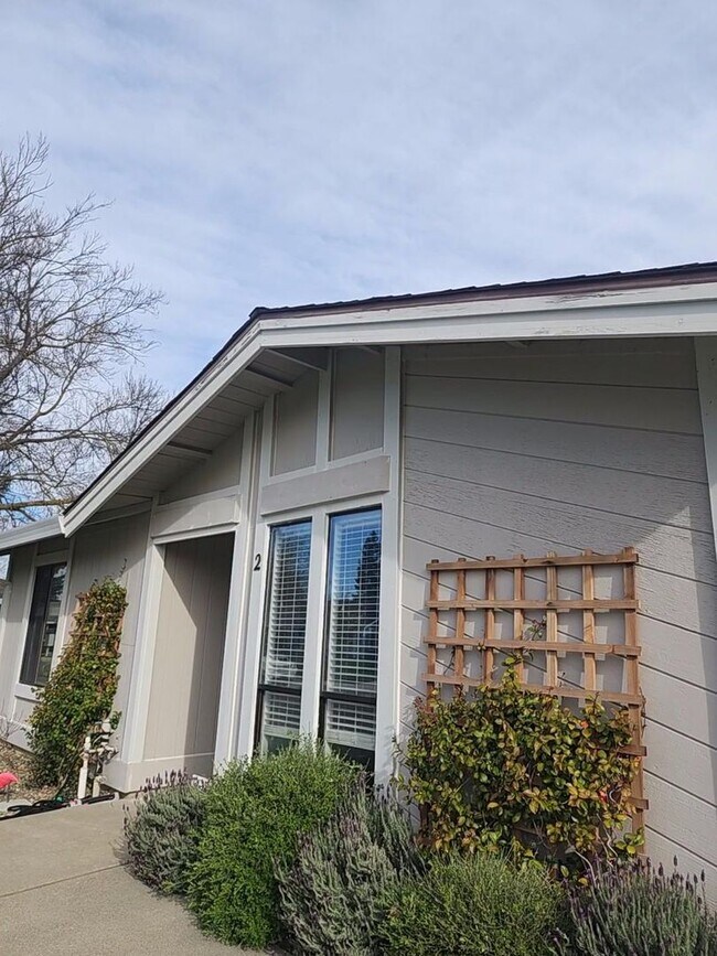 Building Photo - 2 Bingham Cir