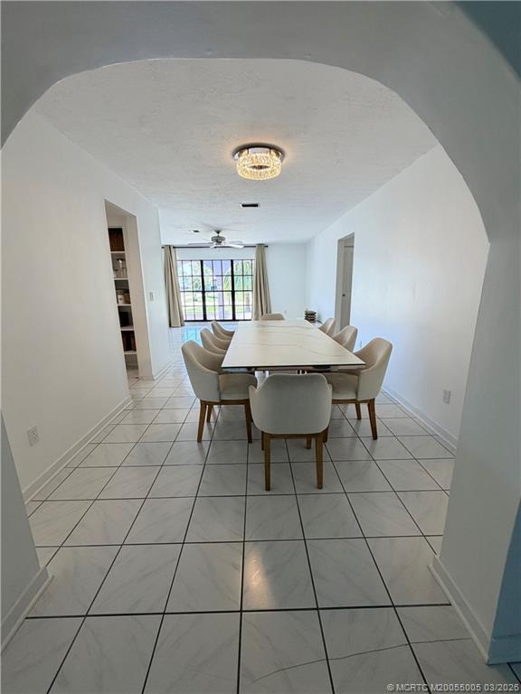 Building Photo - 761 SW Ravenswood Ln