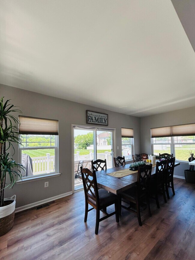 Building Photo - 75 Livie Ln