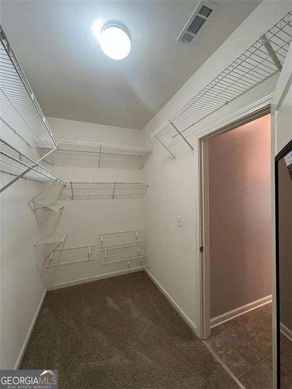 Building Photo - 6996 Kingswood Run Dr