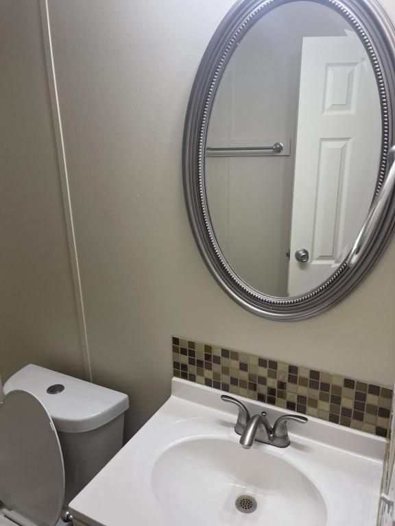 Building Photo - 135 Emily St