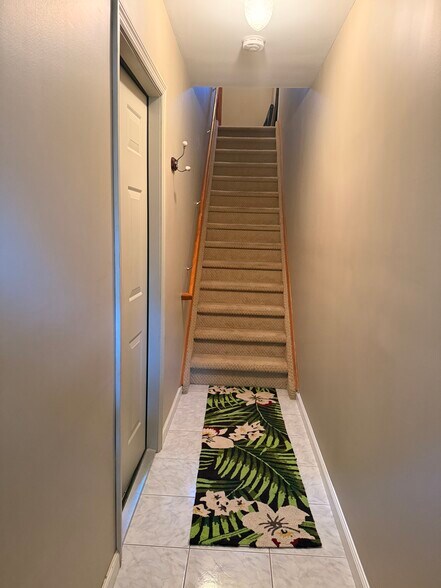 Downstairs to 4th - 424 Page Ave