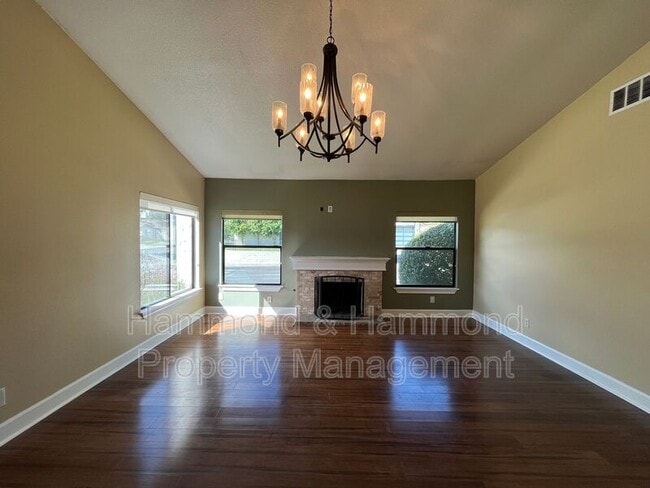 Building Photo - 489 Knollwood Dr