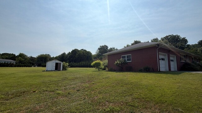 Building Photo - Move-In Ready 3-Bed, 2.5-Bath Home with a Beautiful Big Yard in Peaceful Jackson, NJ