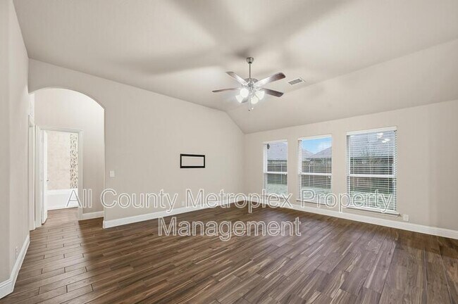 Building Photo - 556 Avery Pt