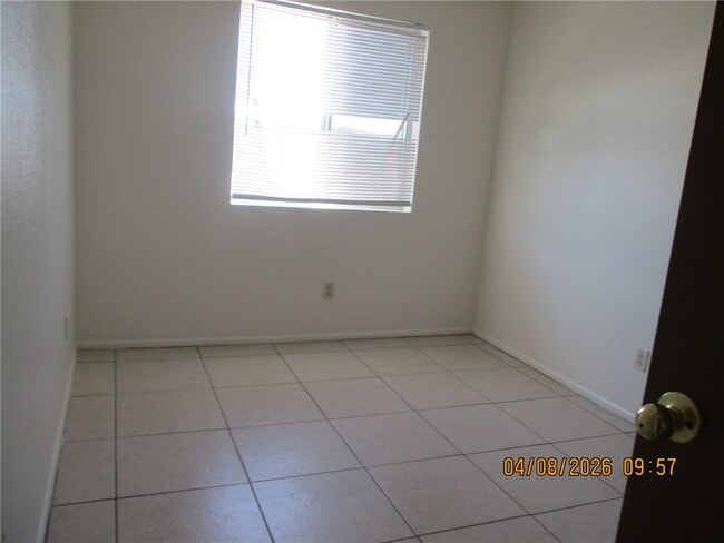 Building Photo - 2801 Colibri Courte