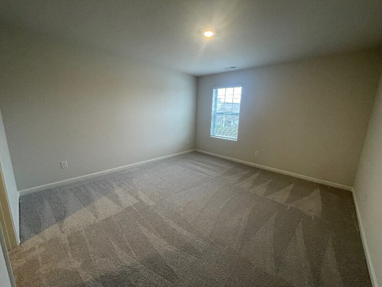 Building Photo - 1720 Manuka Ln