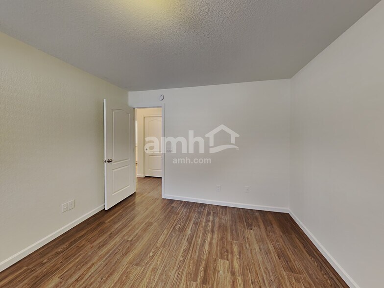 Building Photo - 15331 W Honeysuckle Ln