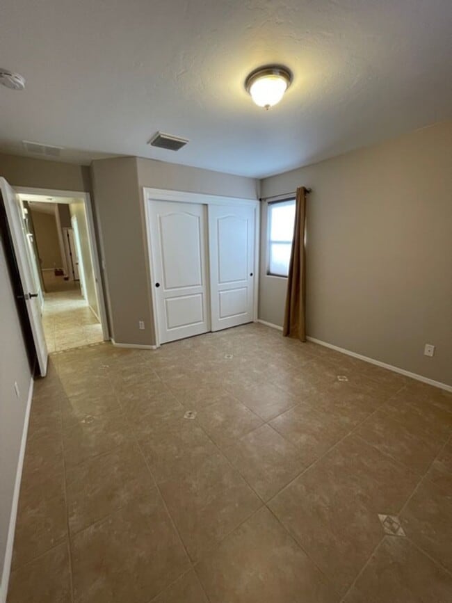 Building Photo - Available in JULY, Single story 3bd/ 2bath...