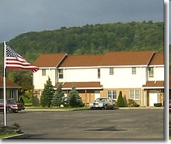 Primary Photo - Maple Leaf Apartments