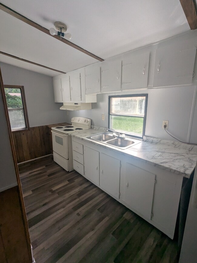 Building Photo - 115 Walnut Branch Dr