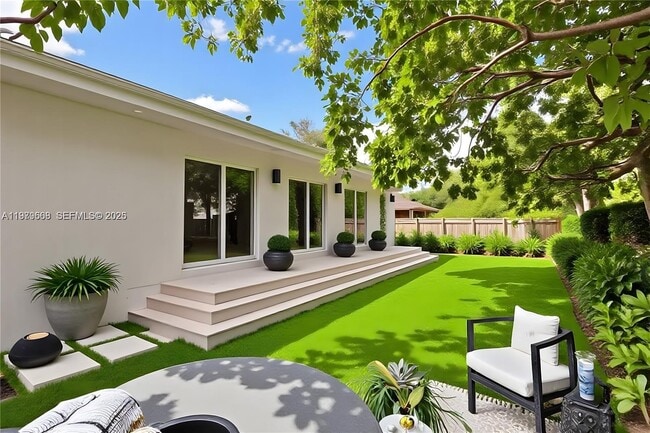 Building Photo - 2251 SW 20th St