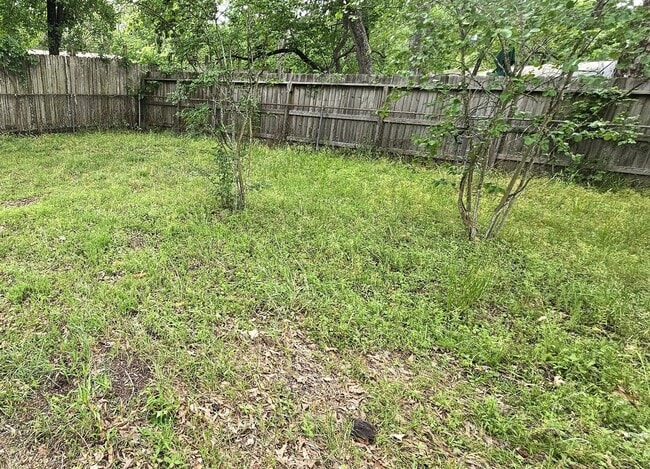 Building Photo - 3303 Roaming Woods Ln