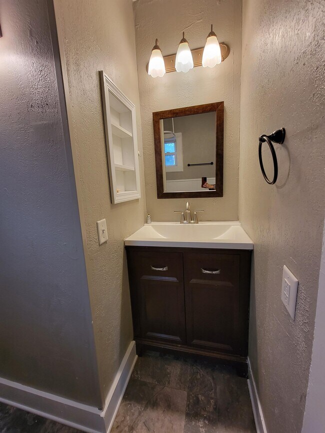 Building Photo - 419 Chestnut St