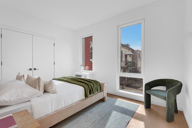 Building Photo - 328 Pacific Ave