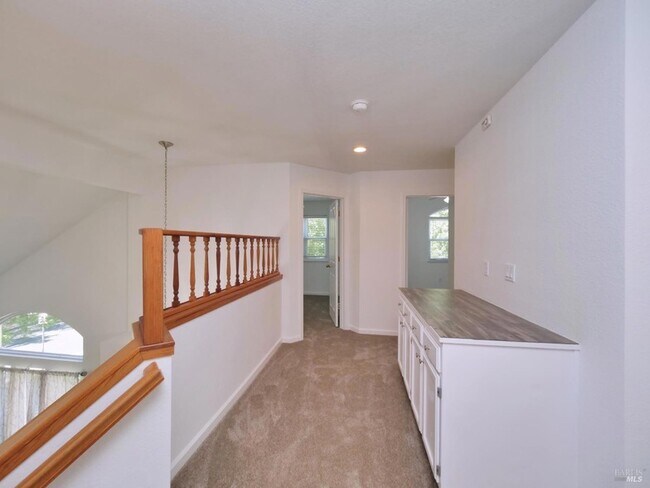 Building Photo - 3500 Crownridge Dr