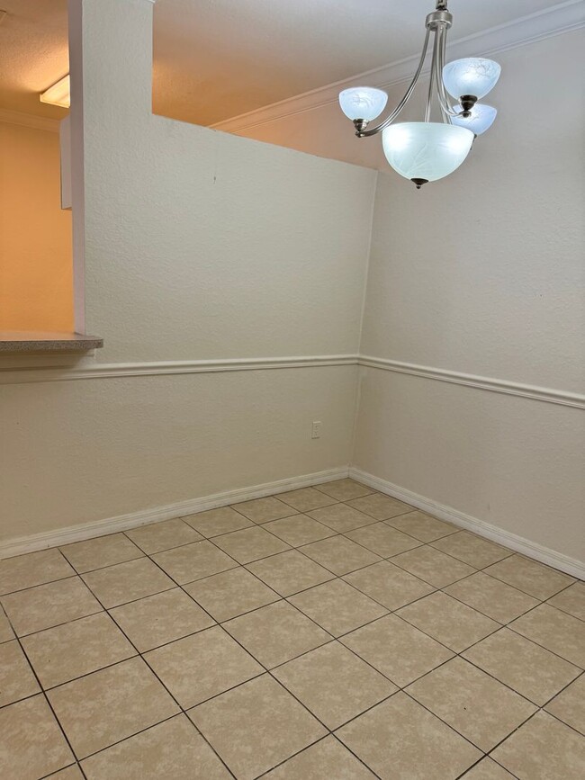 Building Photo - 2 Bedroom 2 Bath Condo in Guard Gated Comm...