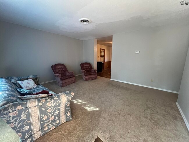 Building Photo - 704 W Rebecca Ave