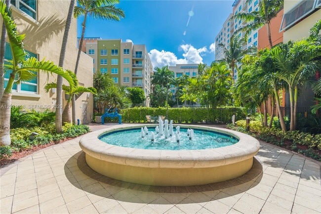 Building Photo - 2000 N Bayshore Dr