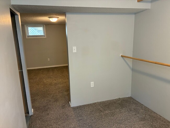 Building Photo - Some UPDATE Photos!  Price REDUCTION!