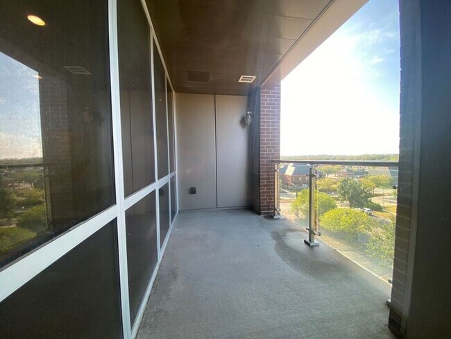 Building Photo - $2,575 | 1 Bedroom, 2 Bathroom Condo | Pet Friendly* | Available for Immediate move-in!