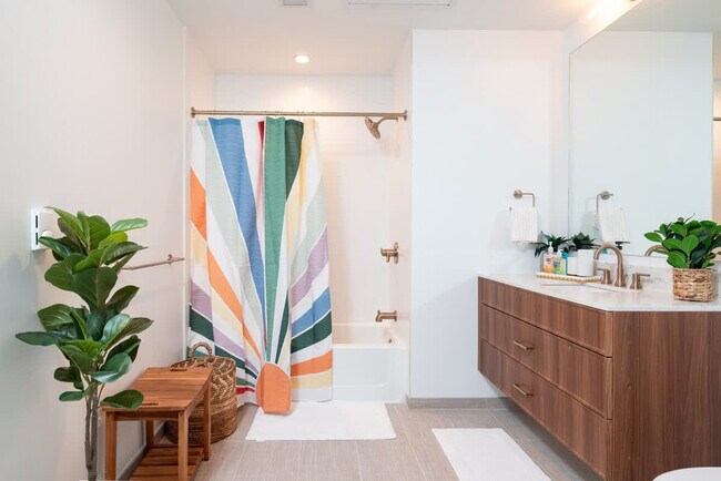 Building Photo - 212 Stuart St