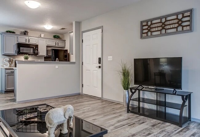 Building Photo - South Valley Apartments