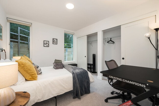 Building Photo - 6125 Sand Point Way NE