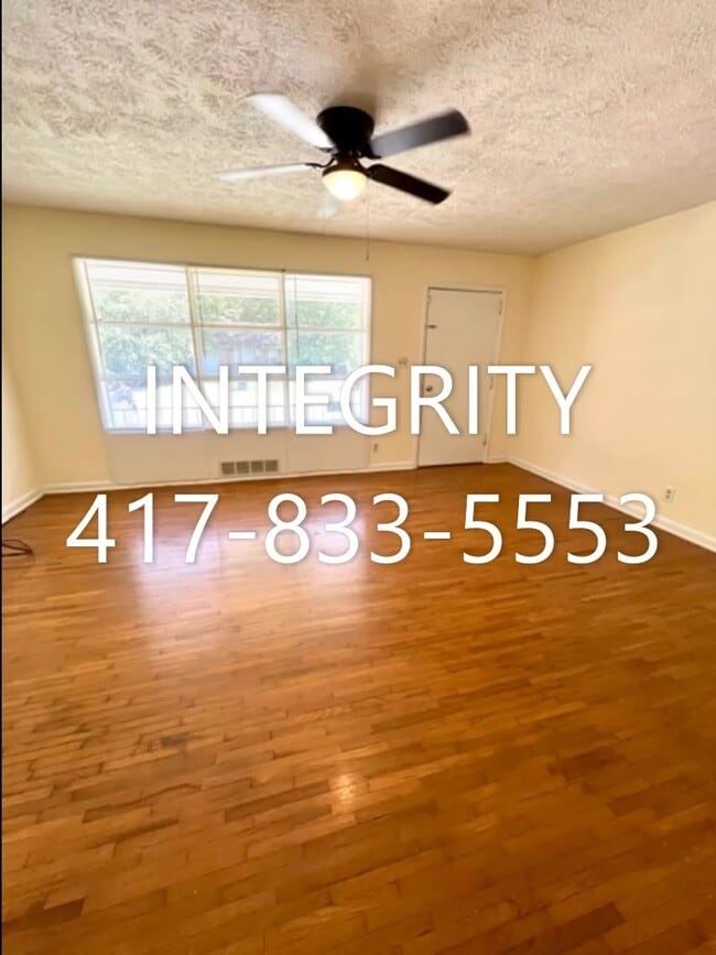 Building Photo - 1537 N Kentwood Ave