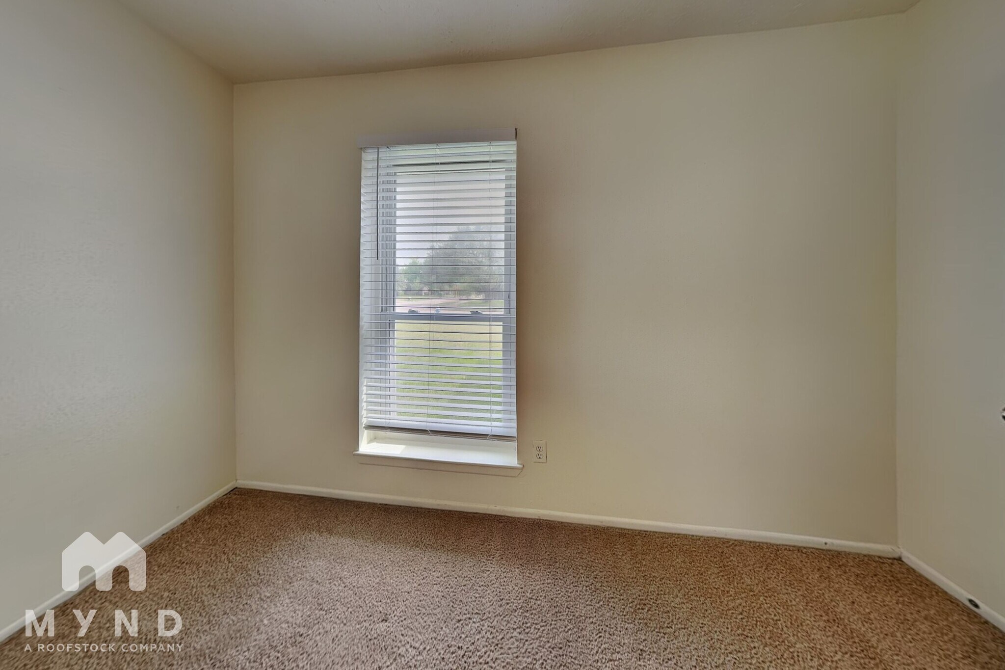 Building Photo - 10002 Green Valley Ln