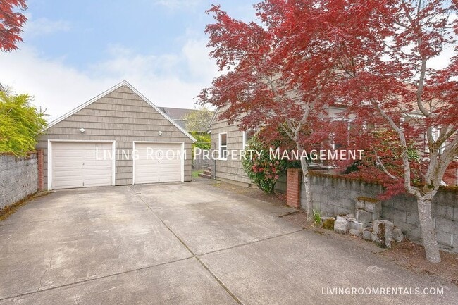 Building Photo - 3231 NE Alberta St