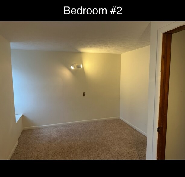 Building Photo - 850 Houseman Ave NE