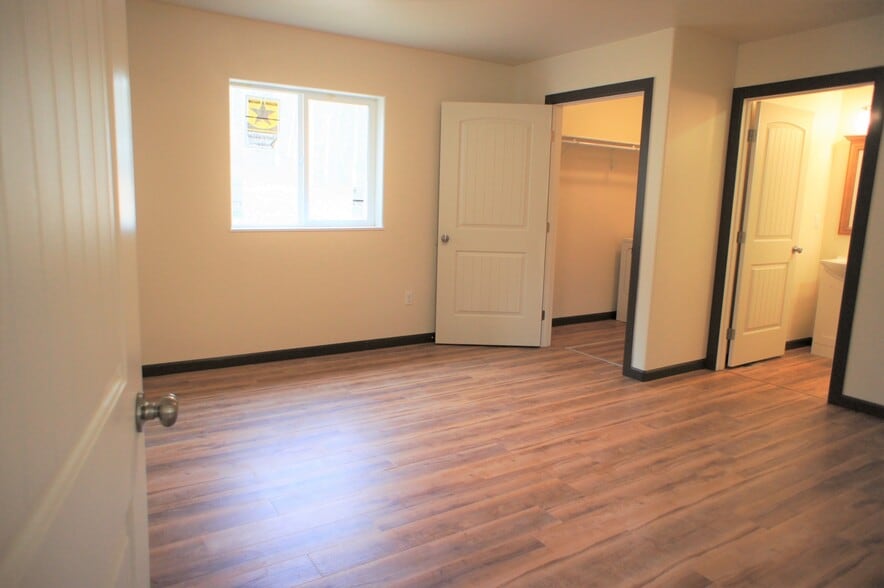 Building Photo - 1732 N Birdsell Dr