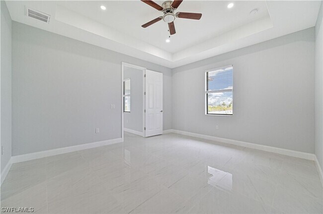 Building Photo - Gorgeous custom built 3/2/1 water front si...