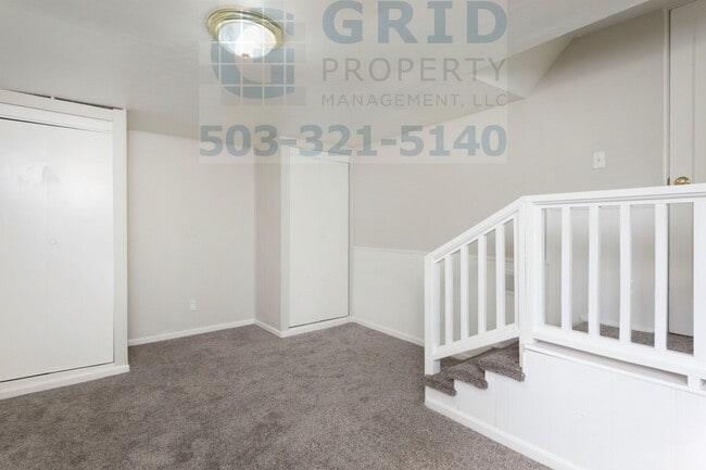 Building Photo - Spacious 3 Bedroom Home Available on Fores...