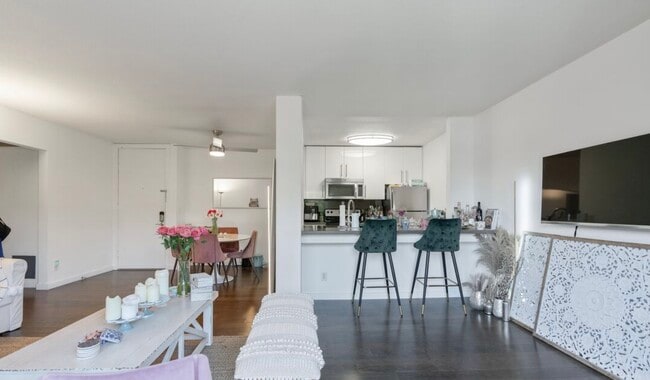 Building Photo - 141 S Clark Dr