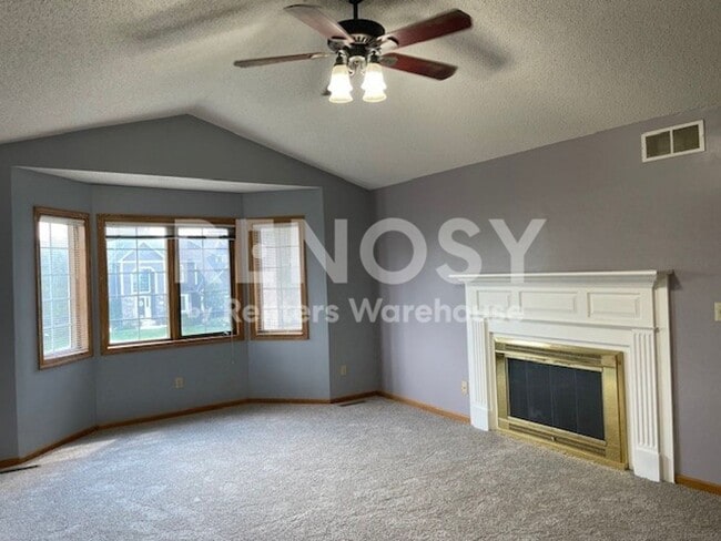 Building Photo - 4800 Sq. Ft. 5 Bedroom 4.5 Bath Home in Woodbury