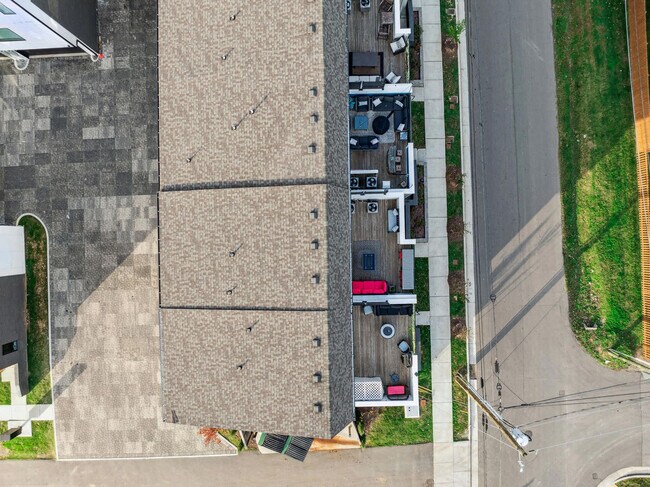 Building Photo - 2135 24th Ave N