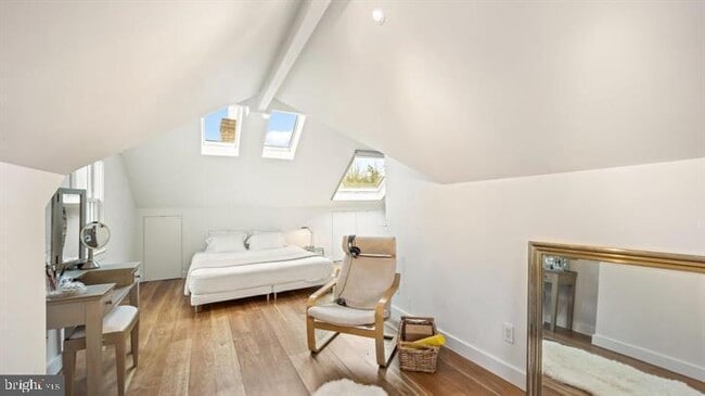 Building Photo - 28 Bank St