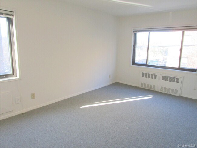 Building Photo - 680 N Terrace Ave