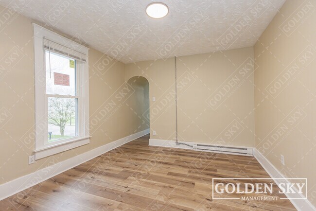 Building Photo - 219 E Willard St