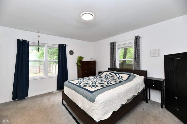 Building Photo - 1924 Mansfield St