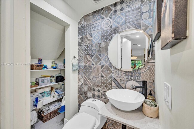 Building Photo - 2965 SW 25th Ter