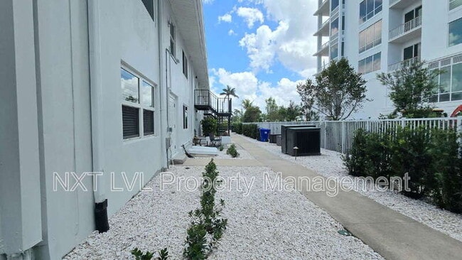 Building Photo - 1065 Gulf Shore Blvd N