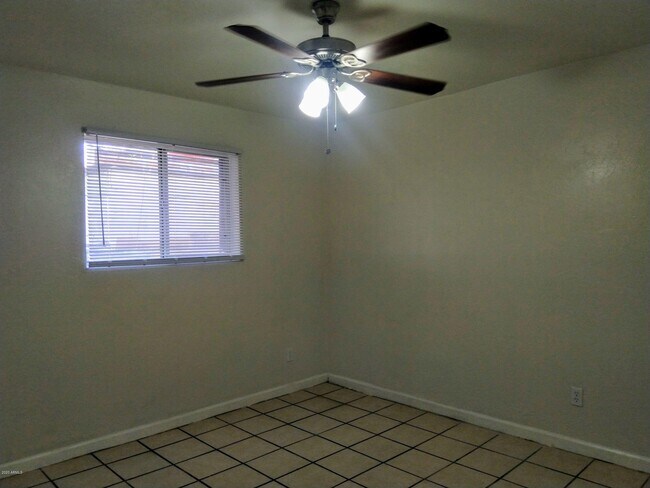 Building Photo - 2133 W Adams St